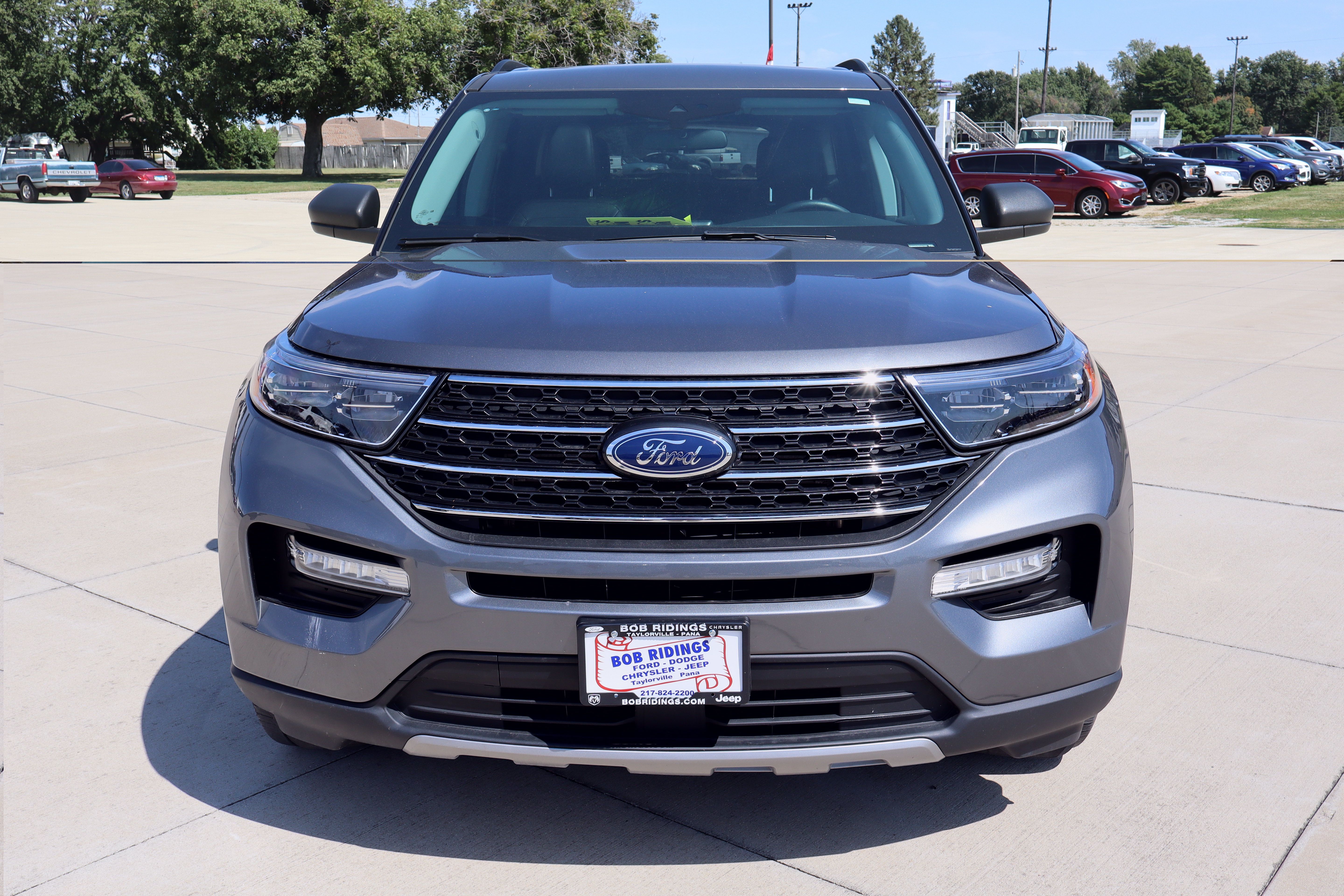 Used 2024 Ford Explorer XLT w/ Equipment Group 202A AWD/4WD image 2