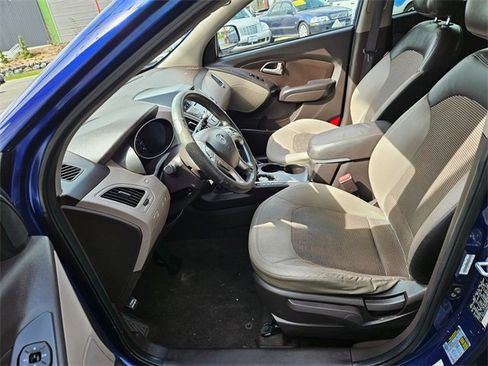 Used 2011 Hyundai Tucson GLS image 11