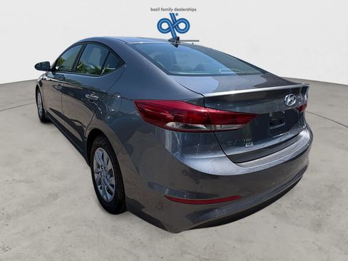 Used 2018 Hyundai Elantra SE w/ SE Connectivity Package 04 FWD image 5