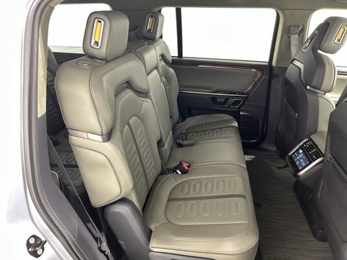 Used 2022 Rivian R1S Launch Edition image 23