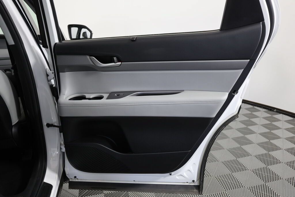 Used 2022 Hyundai Palisade SEL w/ 8P Bench Seat Package AWD/4WD image 24