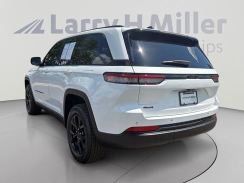 Used 2024 Jeep Grand Cherokee Altitude AWD/4WD image 3