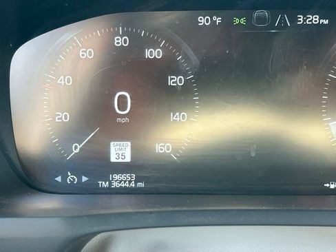 Used 2016 Volvo XC90 T6 Momentum w/ Momentum Plus Package AWD/4WD image 16