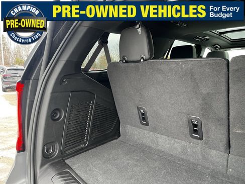 Used 2022 GMC Yukon SLT w/ SLT Premium Package image 13