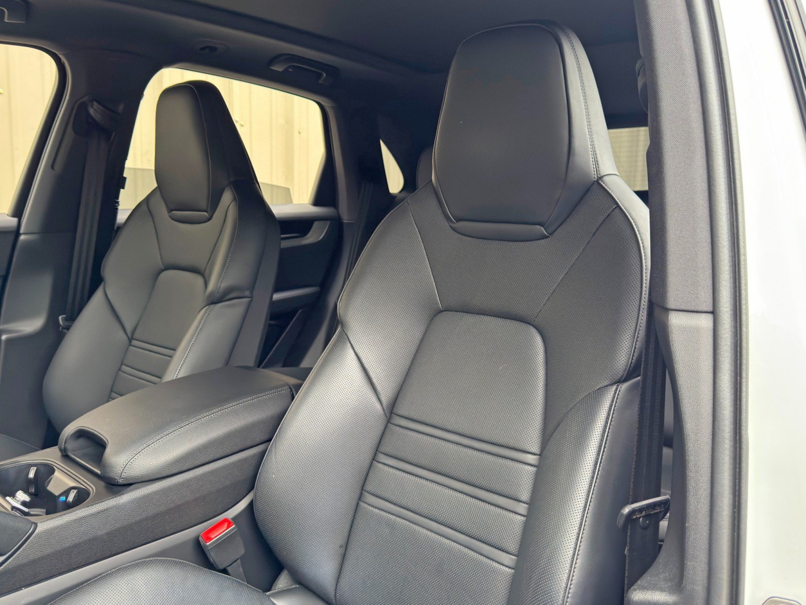 Used 2024 Porsche Cayenne AWD/4WD image 41