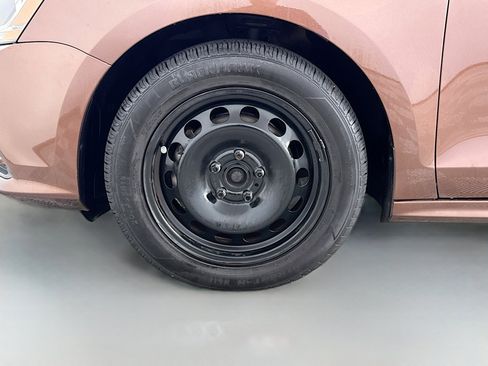 Used 2017 Volkswagen Jetta S image 36