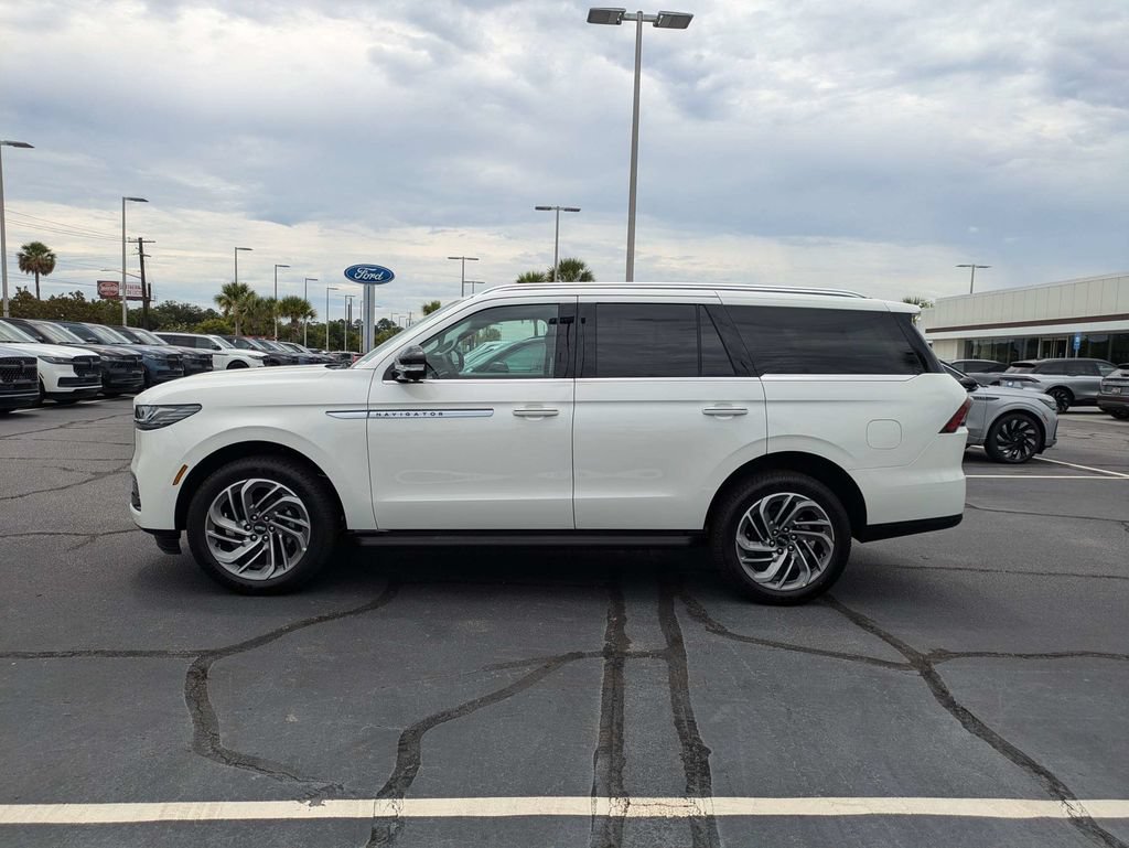 New 2027 Lincoln Navigator Premiere RWD image 7
