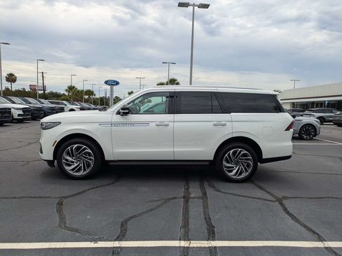 New 2027 Lincoln Navigator Premiere RWD image 7