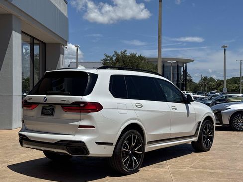 Used 2021 BMW X7 xDrive40i w/ M Sport Package AWD/4WD image 3