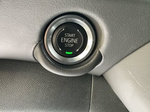 Used 2025 Chevrolet Suburban Premier AWD/4WD image 21