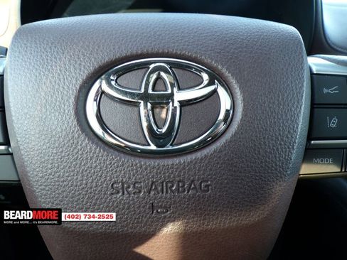 Used 2021 Toyota Sienna Limited image 26