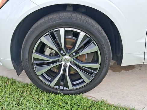Used 2022 Volvo XC60 B5 Momentum w/ Protection Package Premier FWD image 3