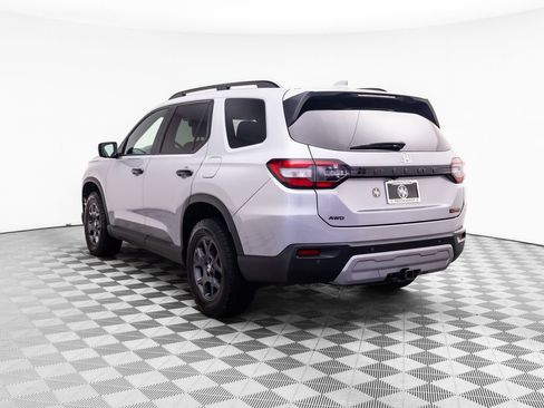 Certified 2025 Honda Pilot TrailSport image 4