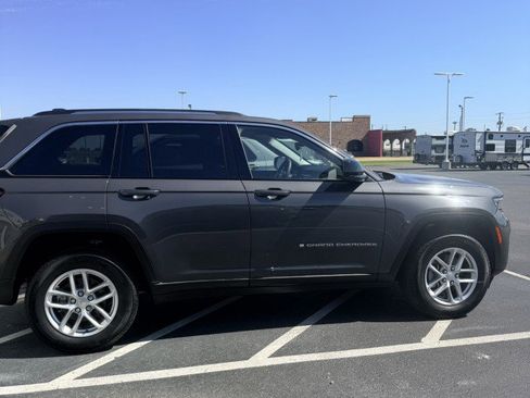 Used 2023 Jeep Grand Cherokee Laredo w/ Luxury Tech Group I image 5