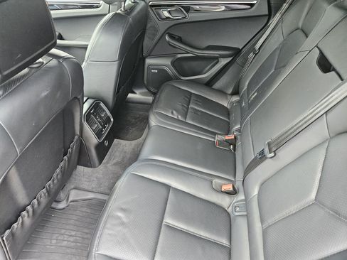 Used 2022 Porsche Macan AWD/4WD image 28