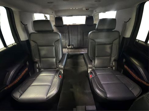 Used 2018 Chevrolet Suburban Premier AWD/4WD image 19