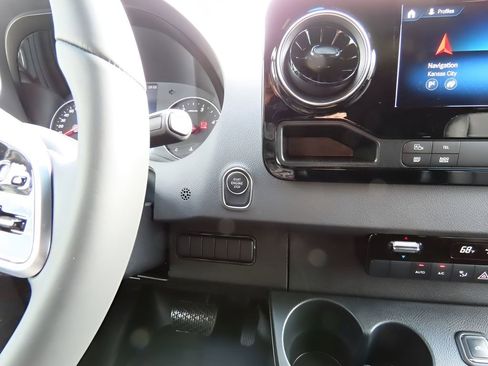 Used 2024 Mercedes-Benz Sprinter 2500 image 56