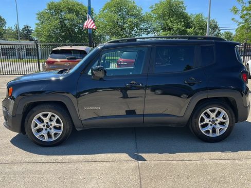 Used 2015 Jeep Renegade Latitude w/ Popular Equipment Group FWD image 19