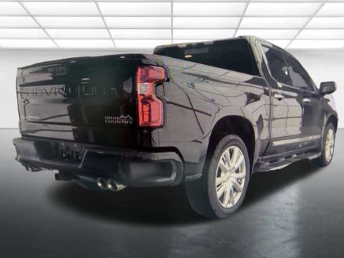 Used 2024 Chevrolet Silverado 1500 High Country w/ High Country Premium Package AWD/4WD image 2