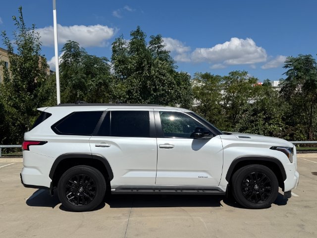 Used 2025 Toyota Sequoia Limited w/ Tow Technology Package AWD/4WD image 5