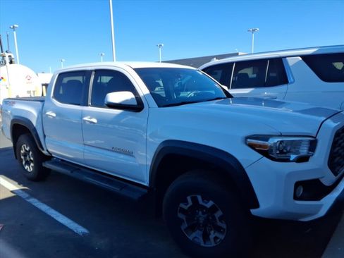 Certified 2020 Toyota Tacoma TRD Off-Road image 2
