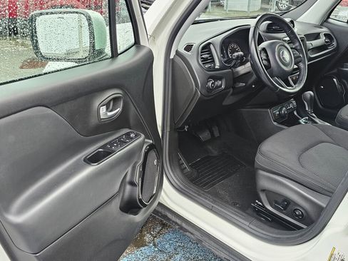 Used 2018 Jeep Renegade Altitude image 18