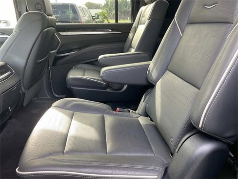 Used 2025 Cadillac Escalade ESV Premium Luxury image 23