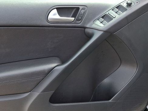 Used 2016 Volkswagen Tiguan S image 14