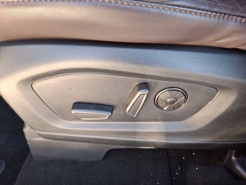 Used 2025 Ford Explorer Platinum w/ Ultimate Package image 16