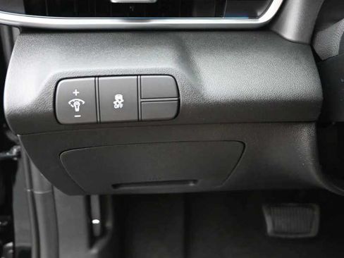 New 2026 Hyundai Elantra Limited FWD image 22