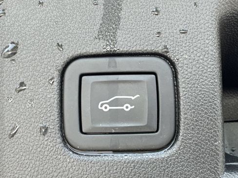 Used 2024 Chevrolet Equinox LT FWD image 21