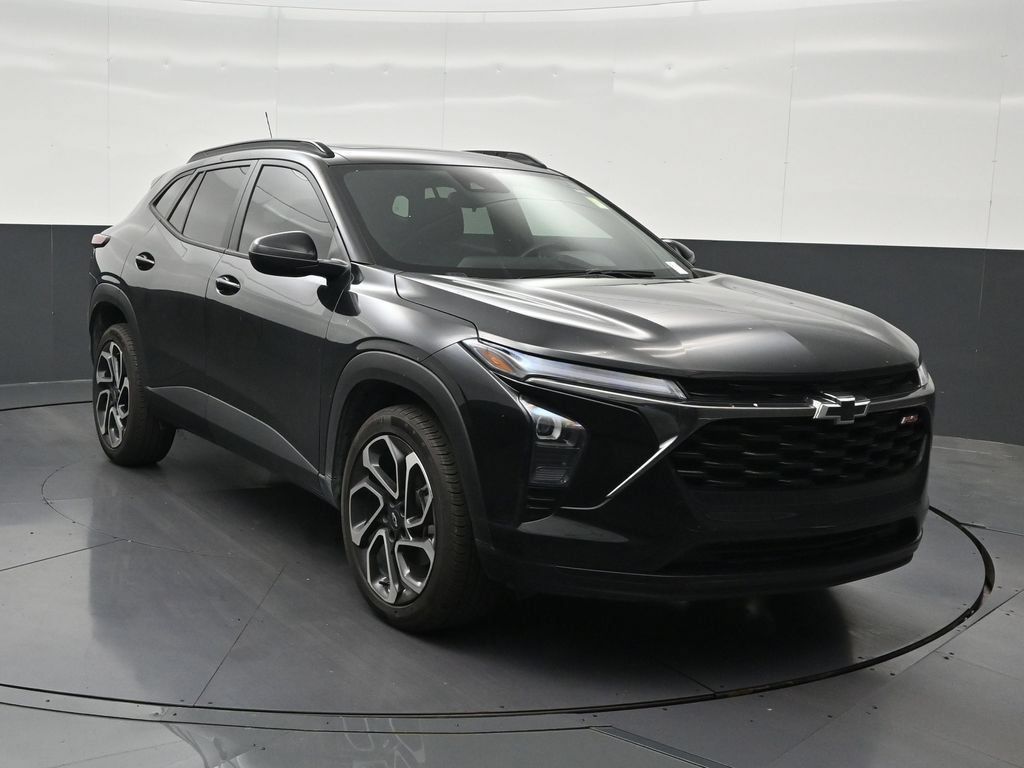 Used 2025 Chevrolet Trax RS w/ Sunroof Package FWD image 8