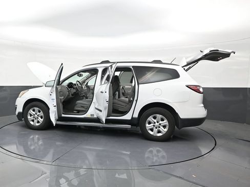 Used 2017 Chevrolet Traverse LS FWD image 29