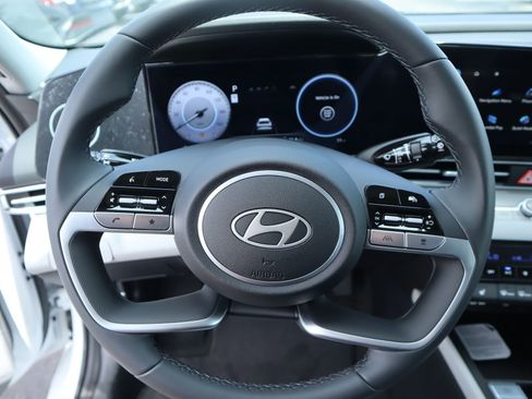 New 2026 Hyundai Elantra Limited FWD image 3