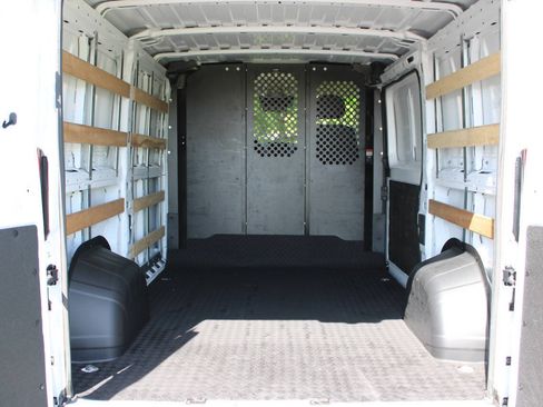 Used 2025 RAM ProMaster 2500 w/ U-Haul Equipment Group FWD image 8