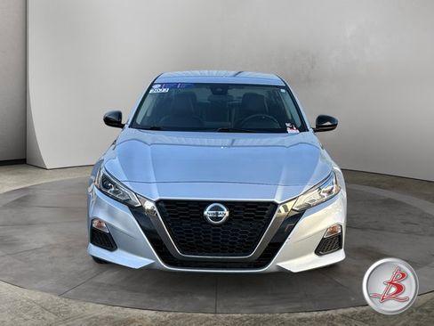 Used 2022 Nissan Altima 2.5 SR FWD image 2