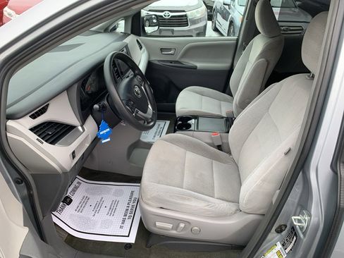 Used 2015 Toyota Sienna LE image 10