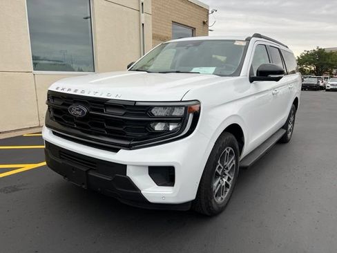 Used 2025 Ford Expedition Max Active AWD/4WD image 4