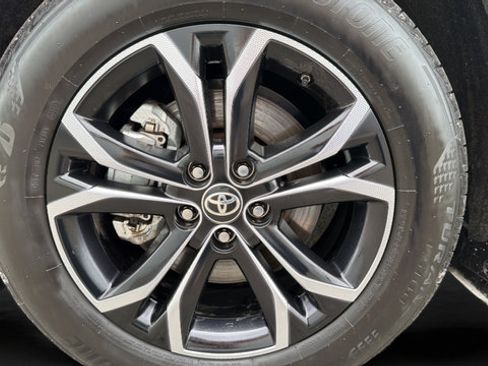 Used 2025 Toyota Sienna Platinum AWD/4WD image 45
