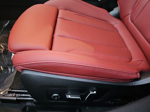 New 2026 BMW 330i Sedan w/ M Sport Package image 30