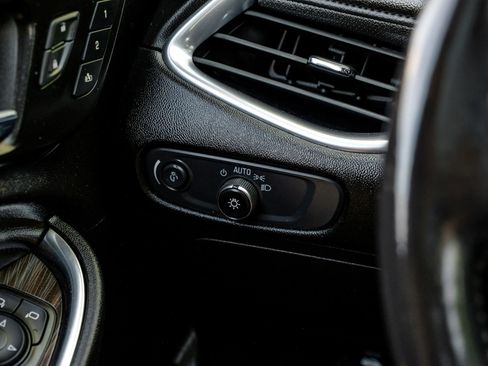 Used 2020 Chevrolet Malibu Premier image 33