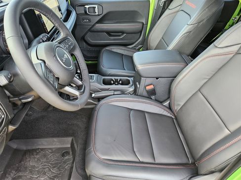 New 2025 Jeep Gladiator Rubicon image 14