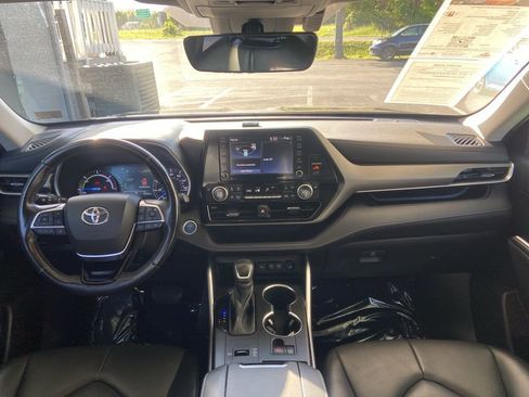 Used 2021 Toyota Highlander XLE AWD/4WD image 20