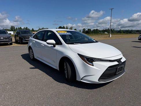 Used 2024 Toyota Corolla LE FWD image 4