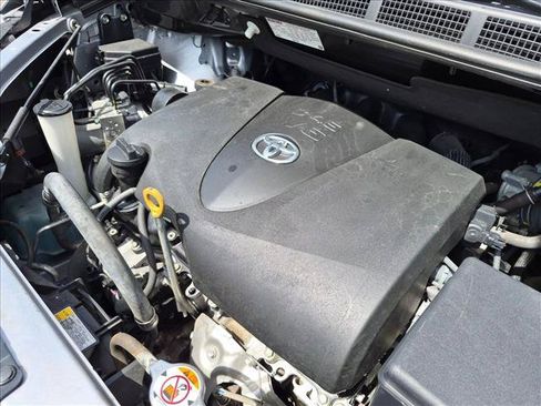 Used 2018 Toyota Sienna LE w/ Carpet Mat Package FWD image 15