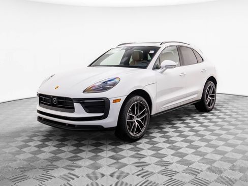 Used 2026 Porsche Macan AWD/4WD image 1