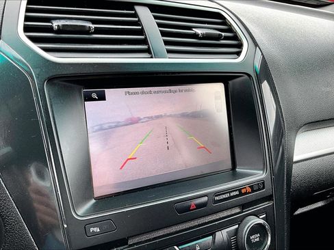 Used 2016 Ford Explorer XLT w/ Equipment Group 202A FWD image 30