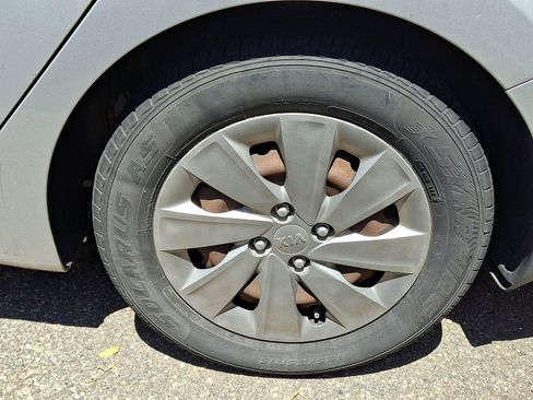 Used 2019 Kia Rio S FWD image 3