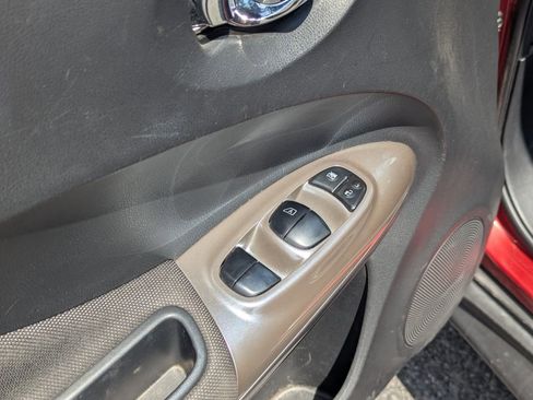 Used 2014 Nissan Juke SL AWD/4WD image 25