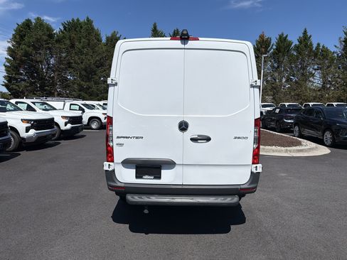 Used 2025 Mercedes-Benz Sprinter 2500 image 9